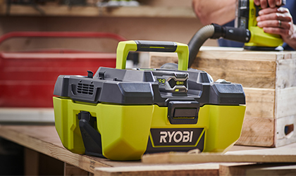 VIDEO RECENZIA: Ryobi AKU dielenský vysávač 2v1