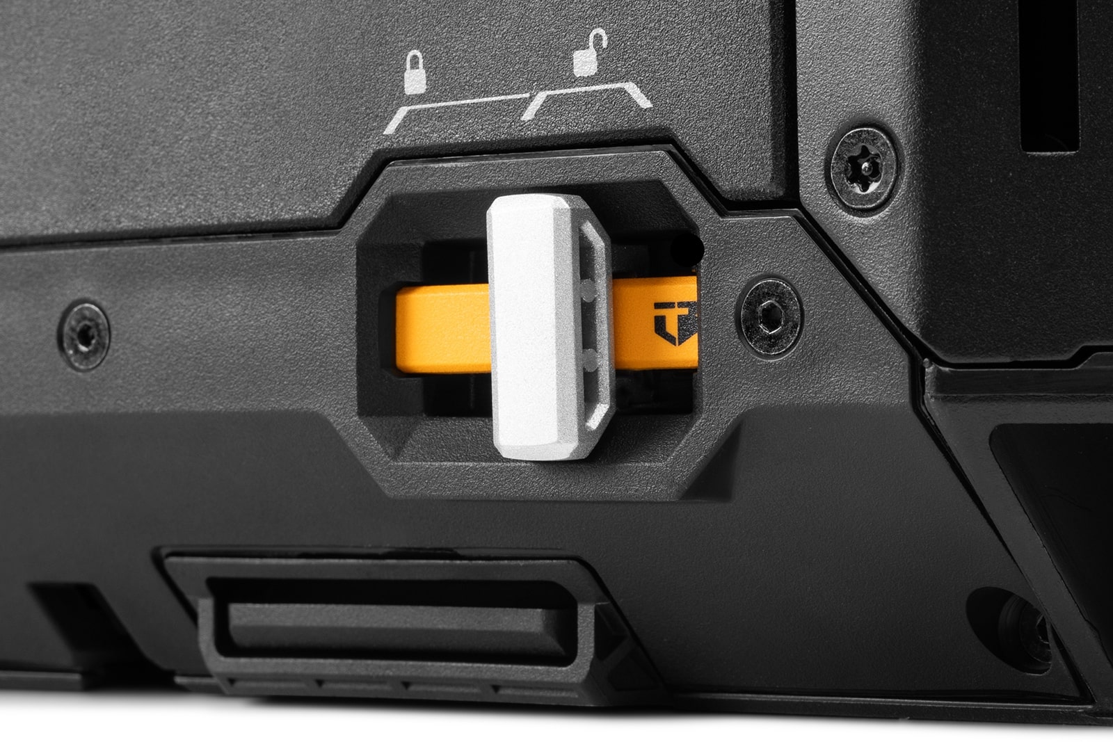 Detail na zamkyanie modulov ToughBuilt StackTech.
